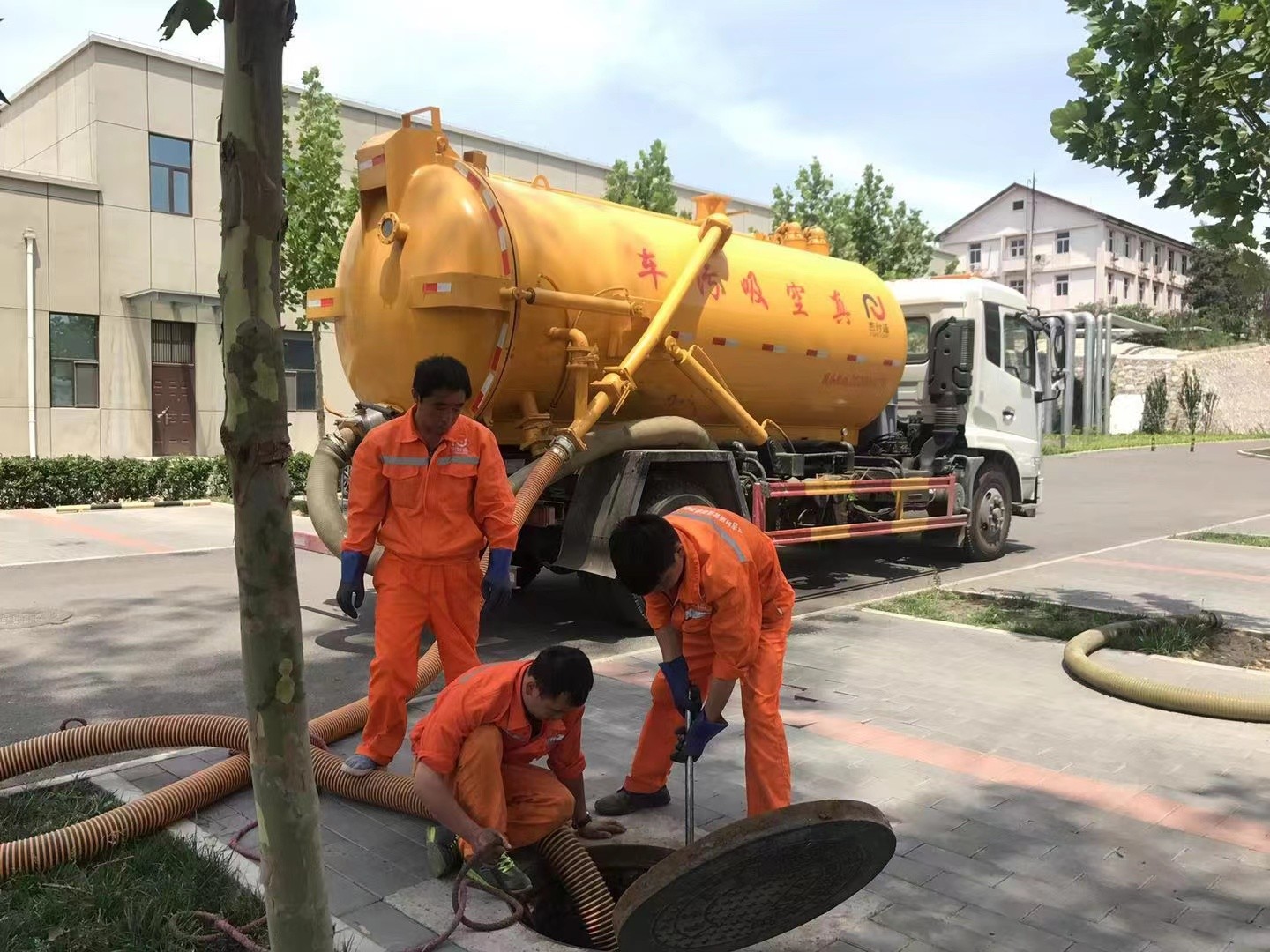 芦淞化粪池清理与5-8吨吸粪车施工效率分析